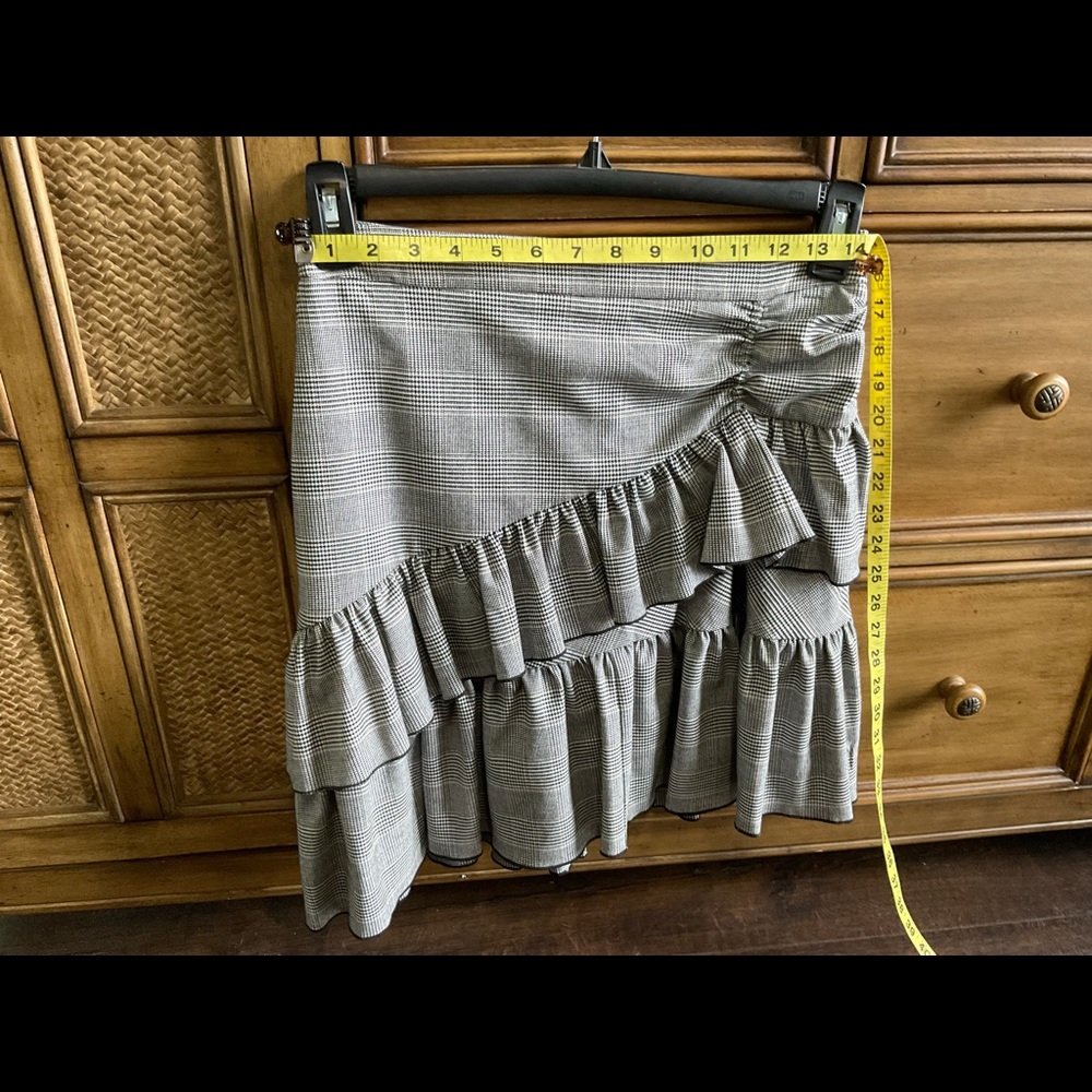 🌟NWT Club Monaco Size 6 🖤 Plaid Ruffled Skirt🙌